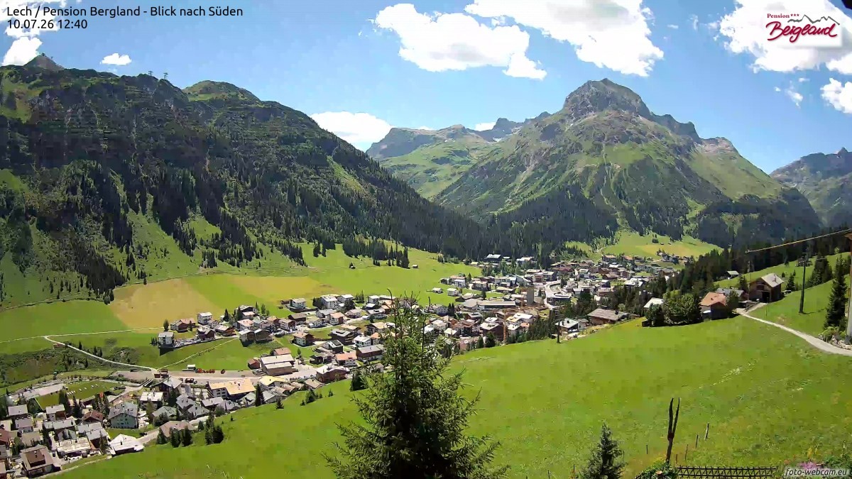 Archiv Foto Webcam Oberlech: Ausblick Pension Bergland