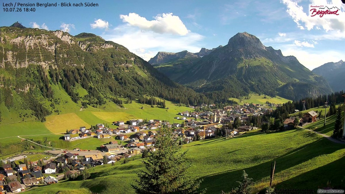 Archiv Foto Webcam Oberlech: Ausblick Pension Bergland