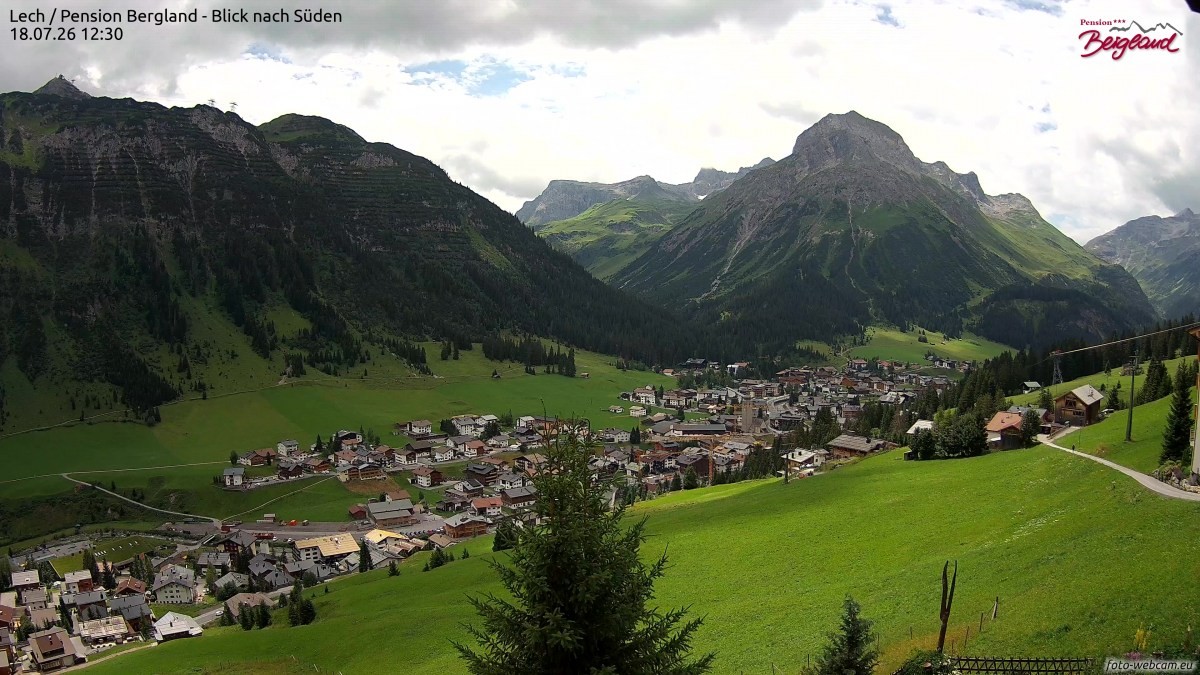 Archiv Foto Webcam Oberlech: Ausblick Pension Bergland