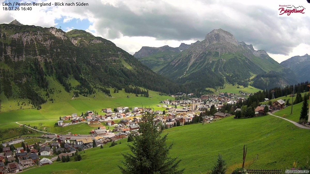 Archiv Foto Webcam Oberlech: Ausblick Pension Bergland