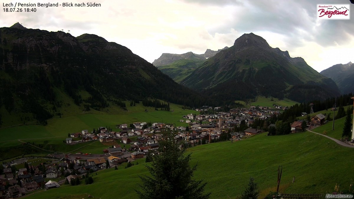 Archiv Foto Webcam Oberlech: Ausblick Pension Bergland