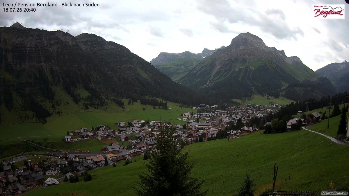 Archiv Foto Webcam Oberlech: Ausblick Pension Bergland