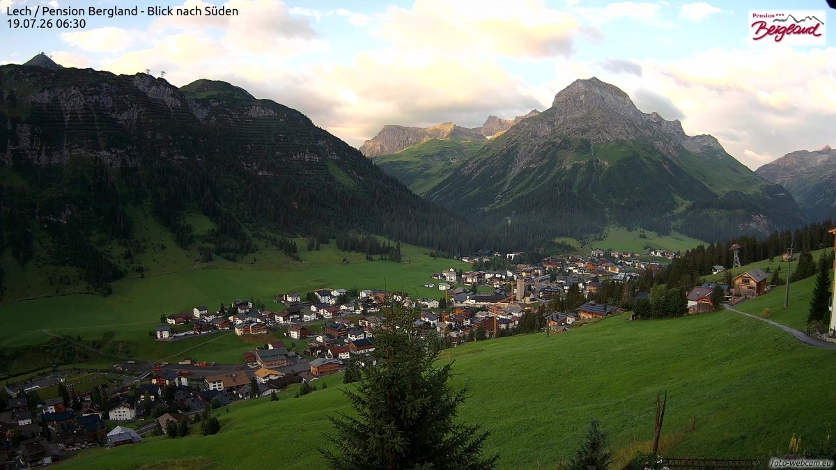 Archiv Foto Webcam Oberlech: Ausblick Pension Bergland