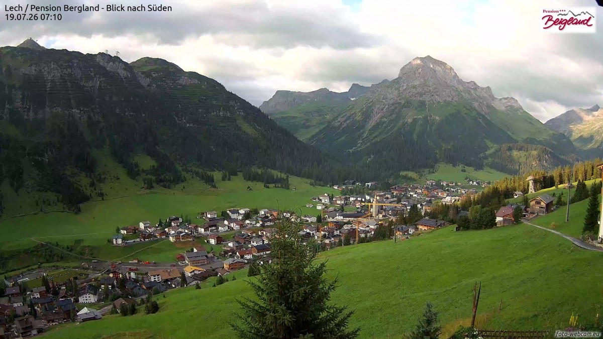 Archiv Foto Webcam Oberlech: Ausblick Pension Bergland