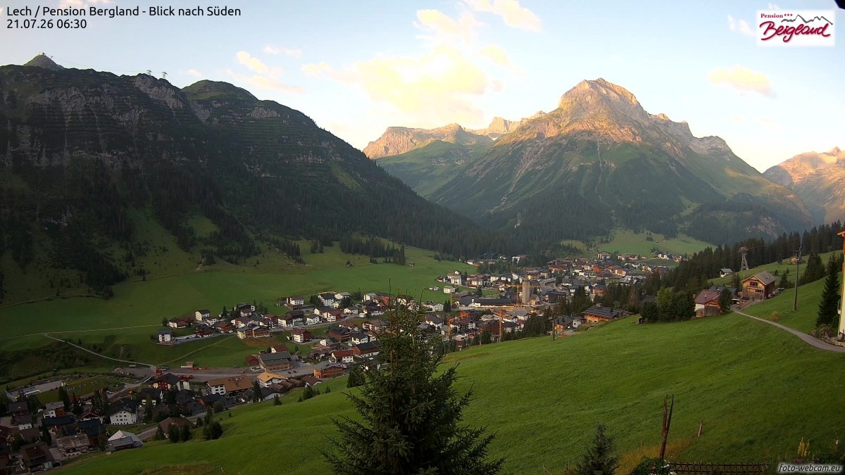 Archiv Foto Webcam Oberlech: Ausblick Pension Bergland