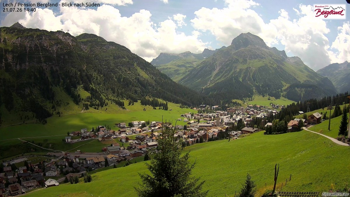 Archiv Foto Webcam Oberlech: Ausblick Pension Bergland