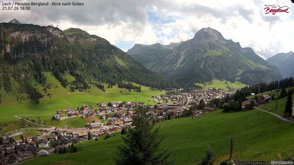 Archiv Foto Webcam Oberlech: Ausblick Pension Bergland