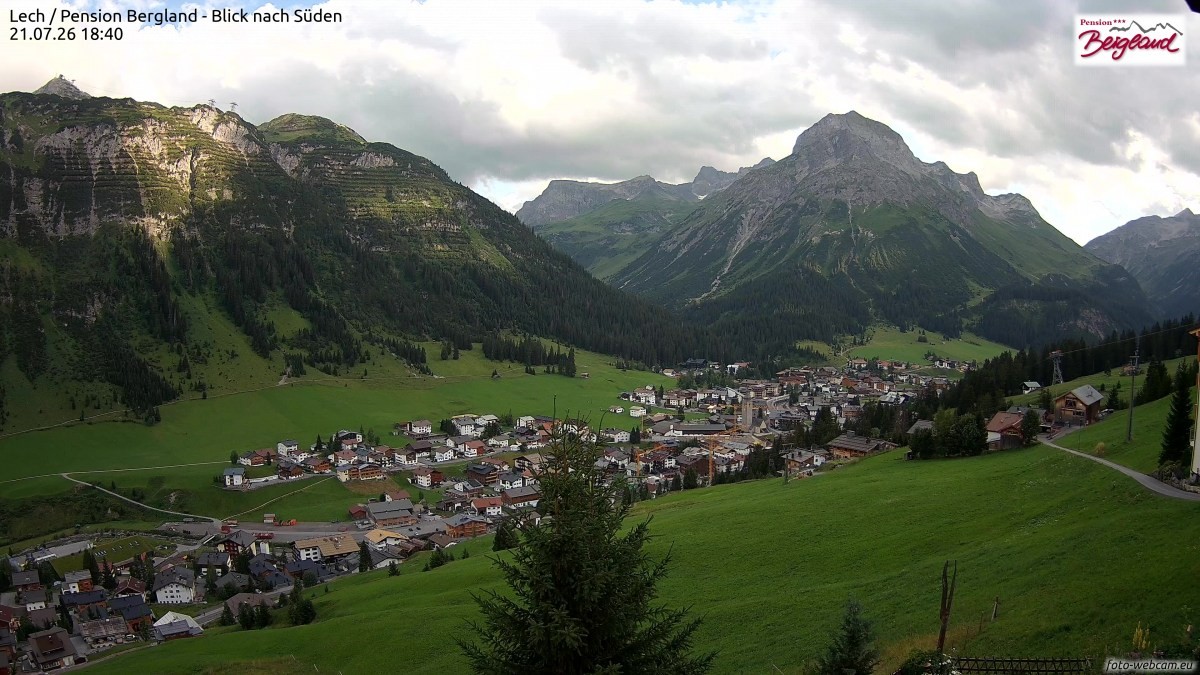 Archiv Foto Webcam Oberlech: Ausblick Pension Bergland