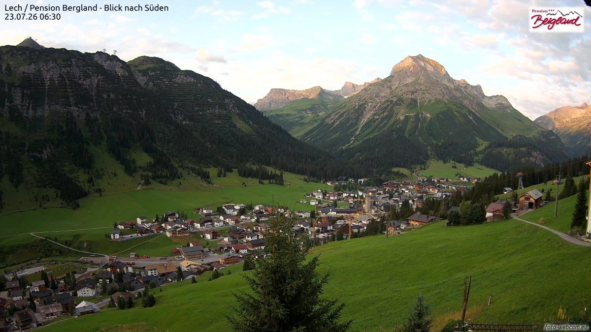 Archiv Foto Webcam Oberlech: Ausblick Pension Bergland