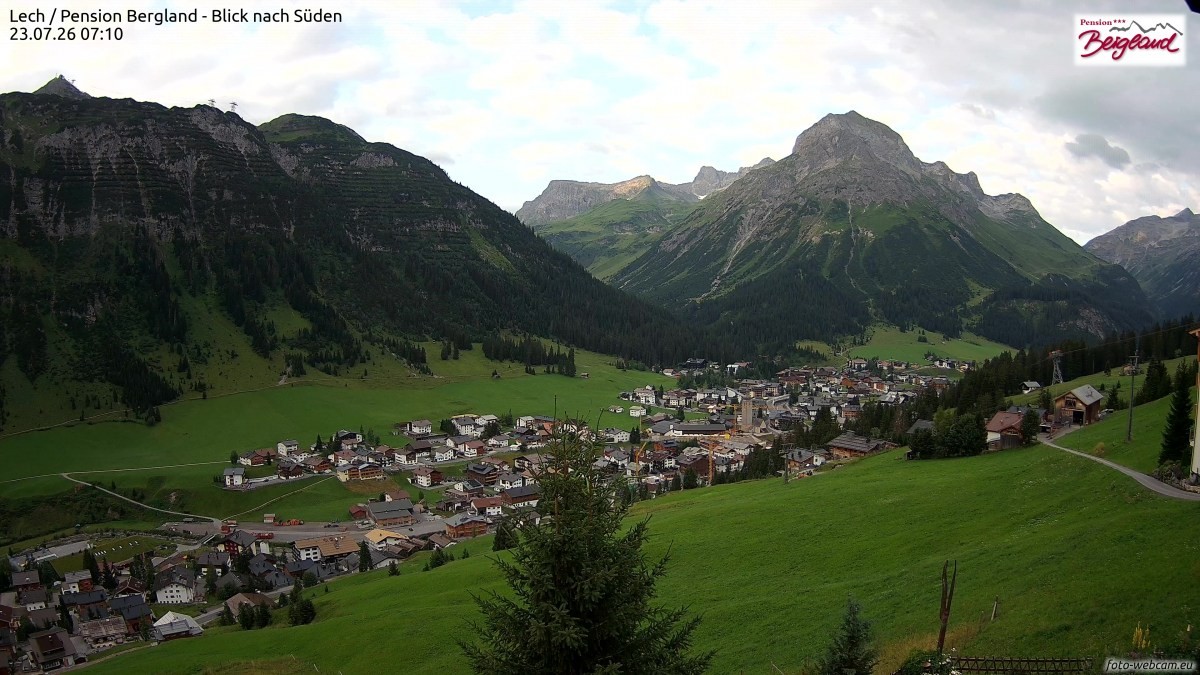 Archiv Foto Webcam Oberlech: Ausblick Pension Bergland