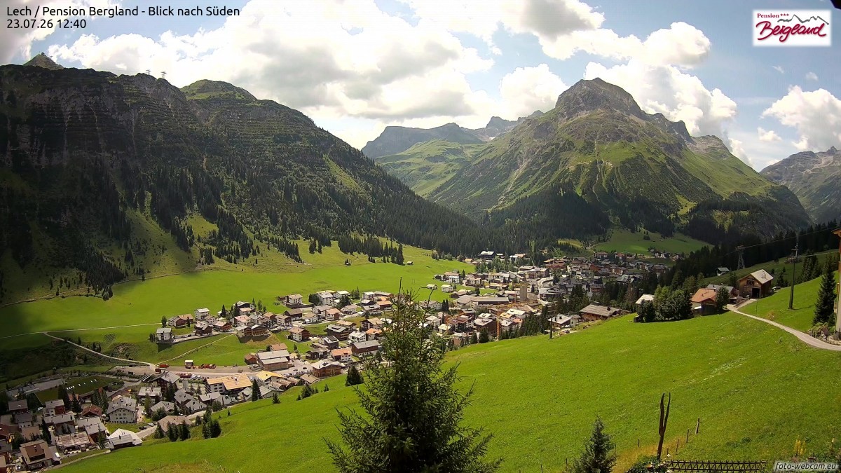 Archiv Foto Webcam Oberlech: Ausblick Pension Bergland