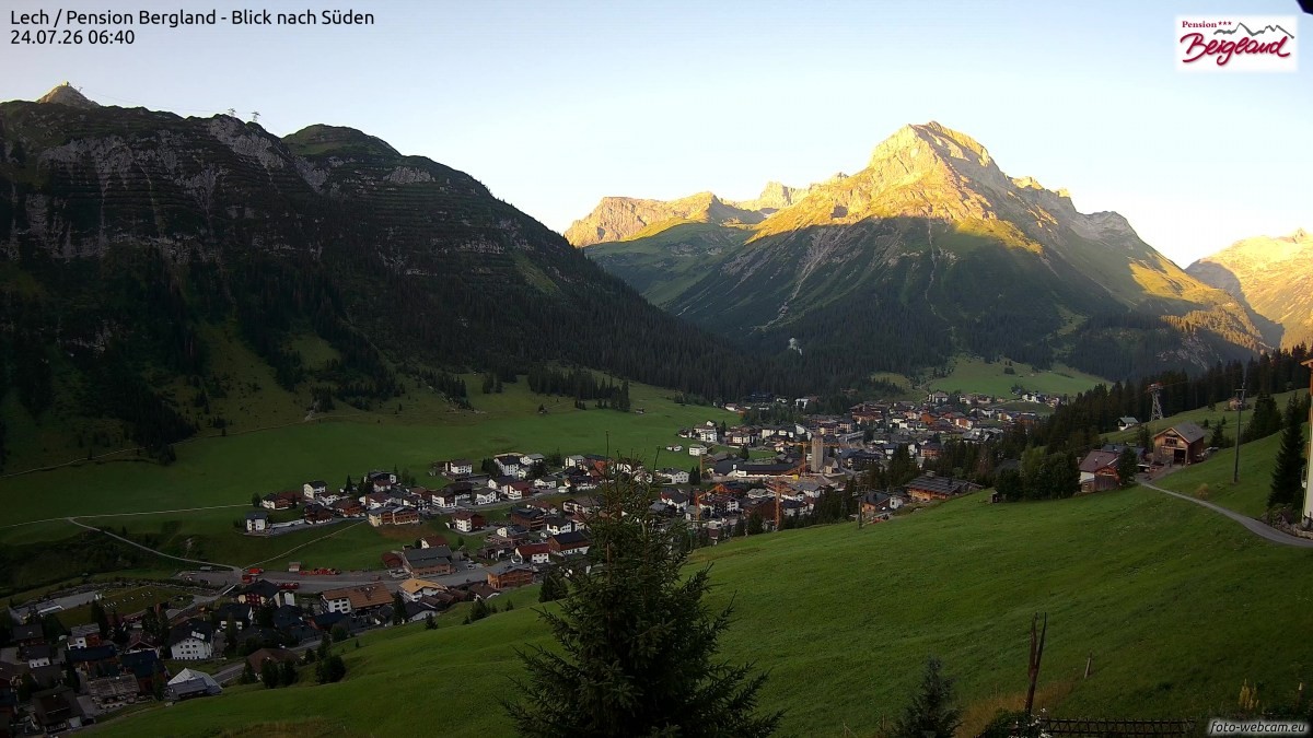 Archiv Foto Webcam Oberlech: Ausblick Pension Bergland