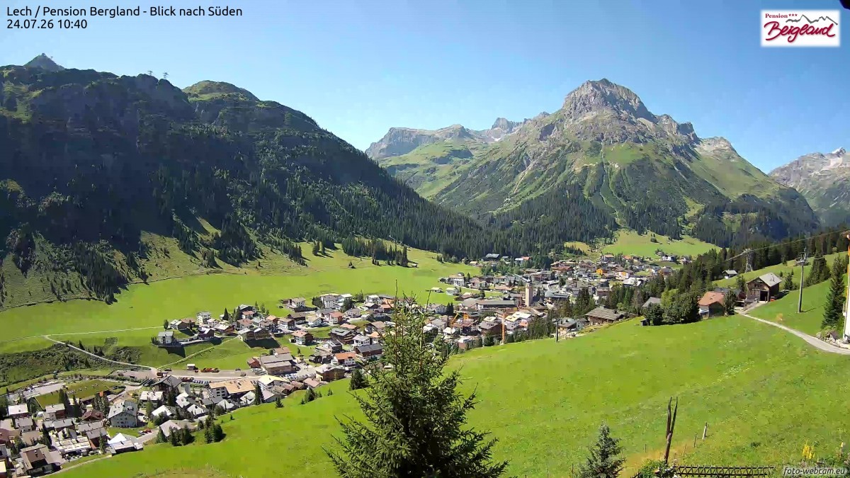 Archiv Foto Webcam Oberlech: Ausblick Pension Bergland