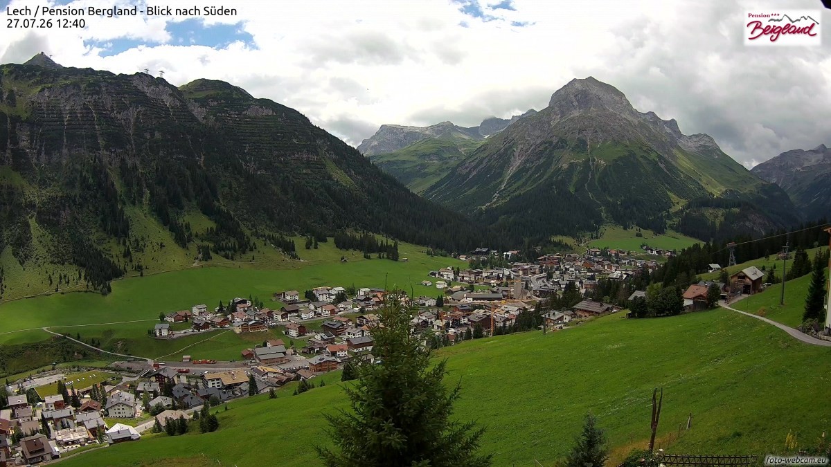 Archiv Foto Webcam Oberlech: Ausblick Pension Bergland