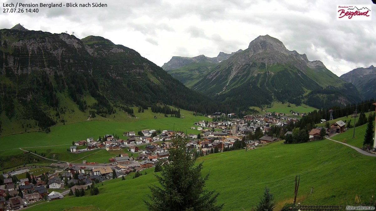 Archiv Foto Webcam Oberlech: Ausblick Pension Bergland
