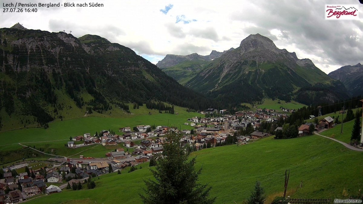 Archiv Foto Webcam Oberlech: Ausblick Pension Bergland