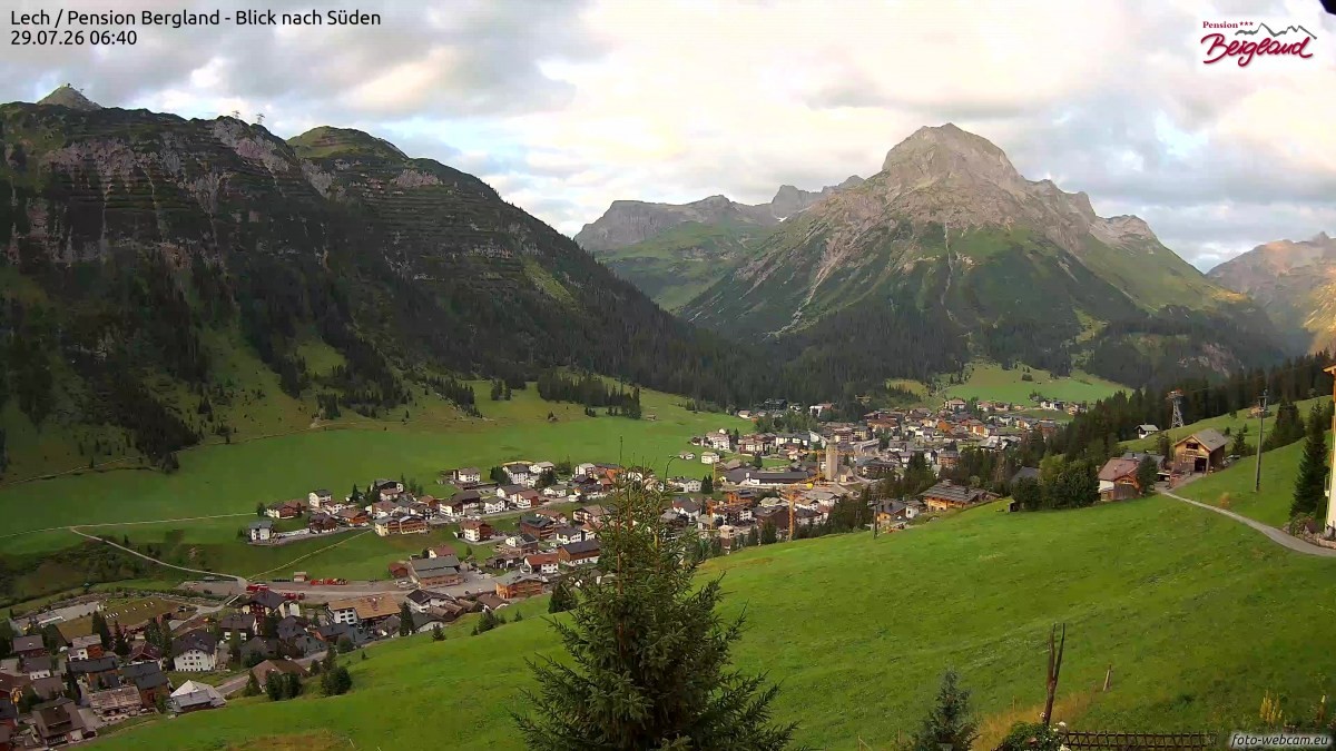 Archiv Foto Webcam Oberlech: Ausblick Pension Bergland