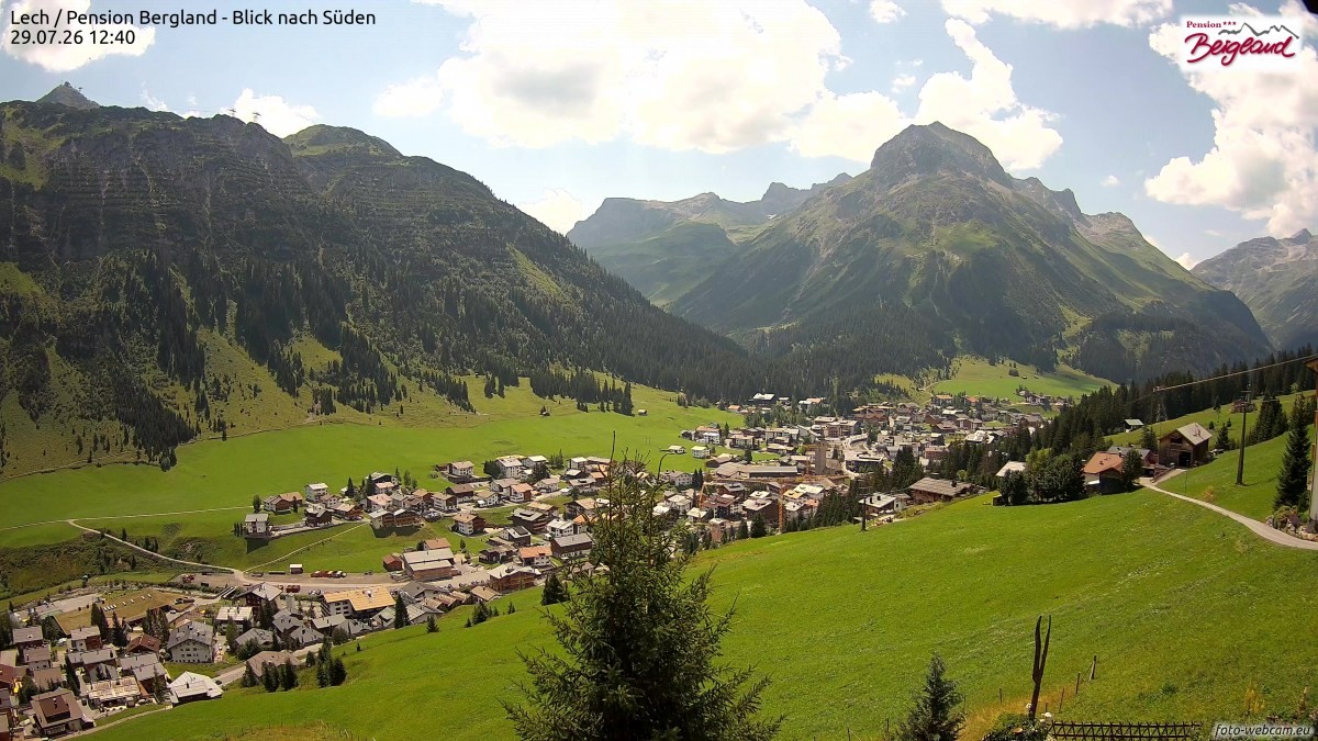 Archiv Foto Webcam Oberlech: Ausblick Pension Bergland