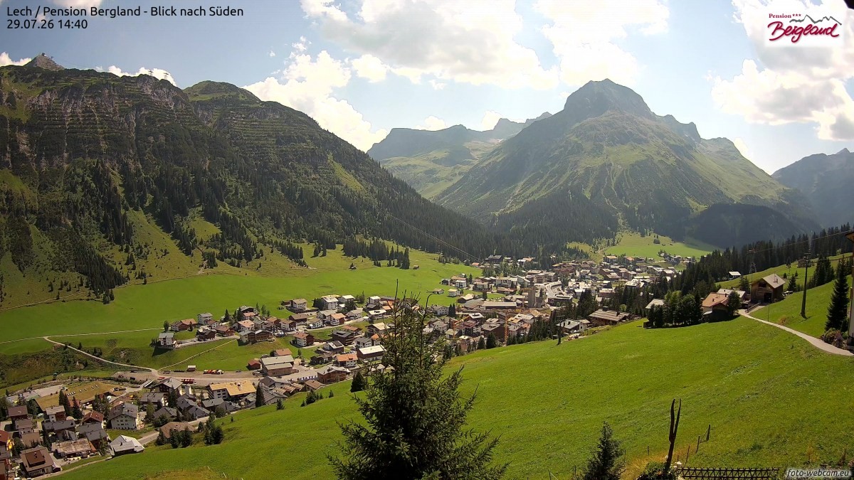 Archiv Foto Webcam Oberlech: Ausblick Pension Bergland