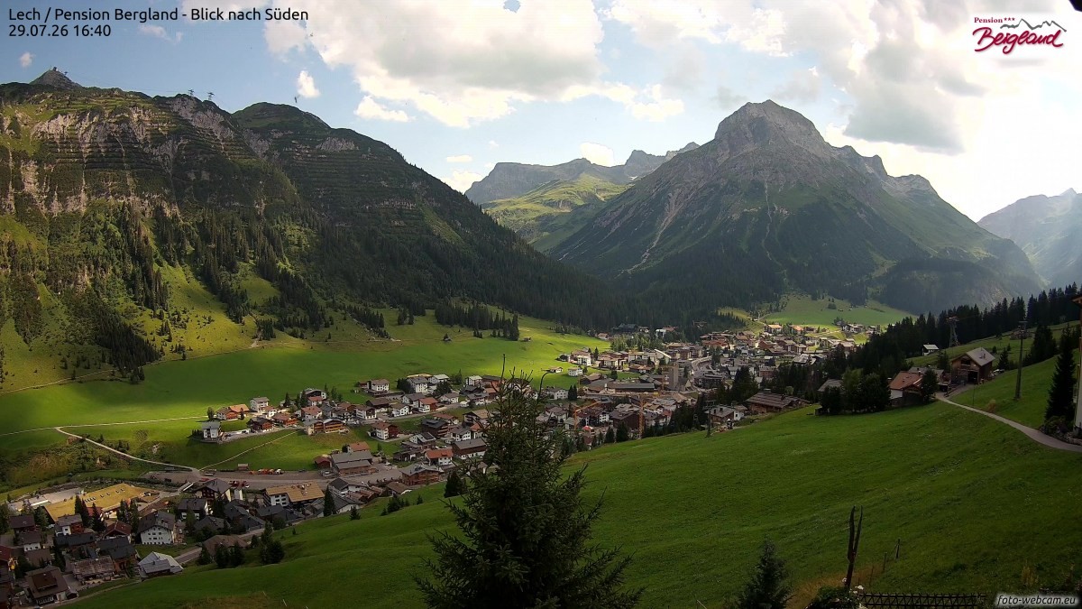 Archiv Foto Webcam Oberlech: Ausblick Pension Bergland