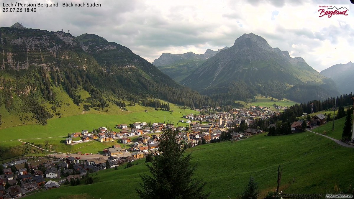 Archiv Foto Webcam Oberlech: Ausblick Pension Bergland