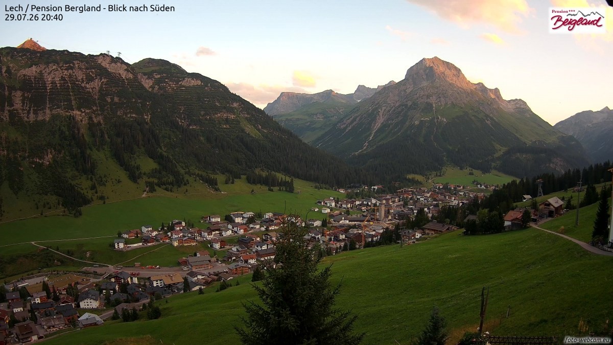 Archiv Foto Webcam Oberlech: Ausblick Pension Bergland