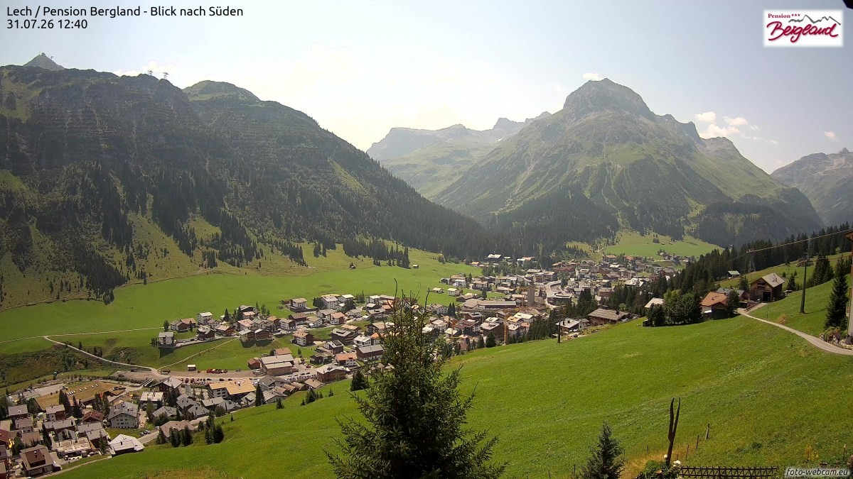 Archiv Foto Webcam Oberlech: Ausblick Pension Bergland