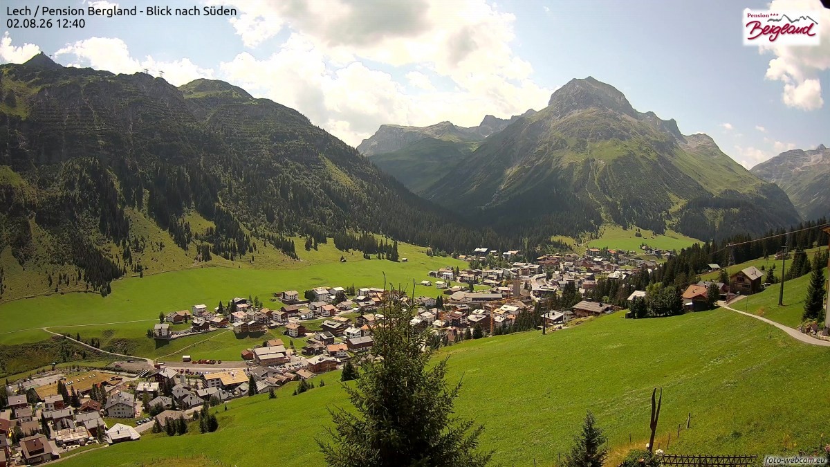 Archiv Foto Webcam Oberlech: Ausblick Pension Bergland