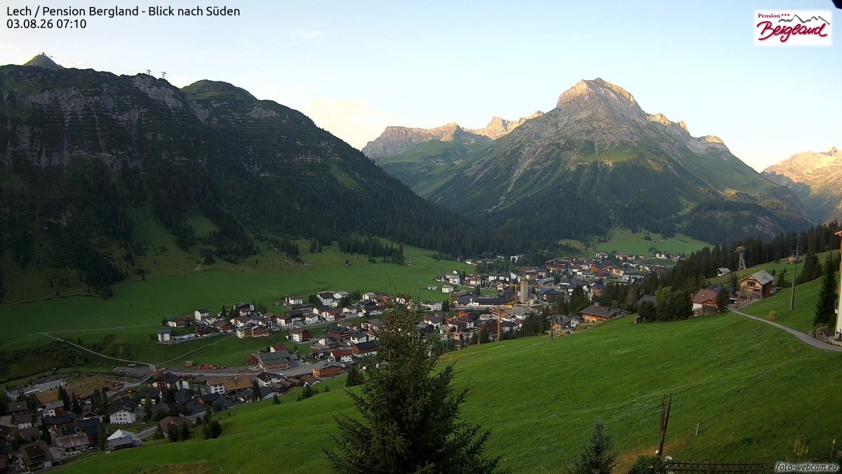 Archiv Foto Webcam Oberlech: Ausblick Pension Bergland