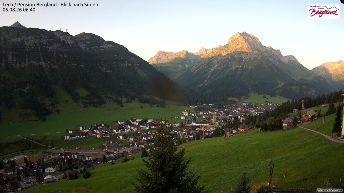 Archiv Foto Webcam Oberlech: Ausblick Pension Bergland