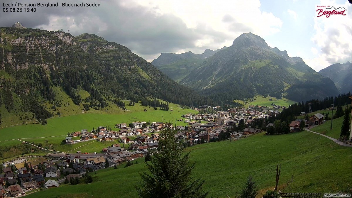 Archiv Foto Webcam Oberlech: Ausblick Pension Bergland