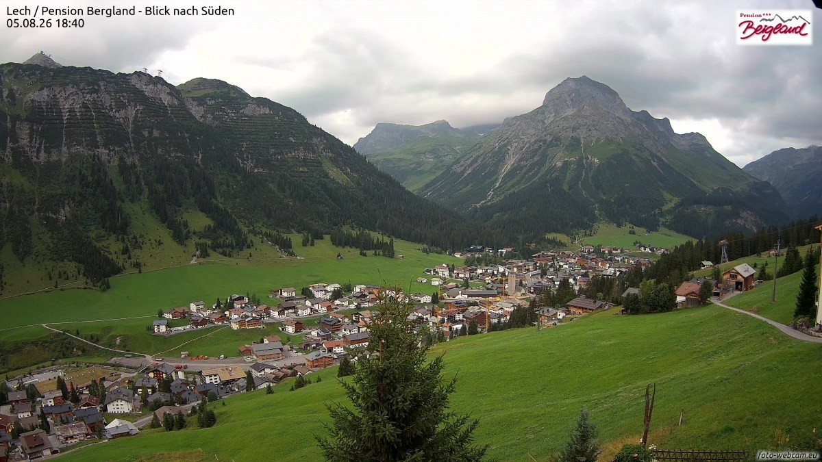 Archiv Foto Webcam Oberlech: Ausblick Pension Bergland