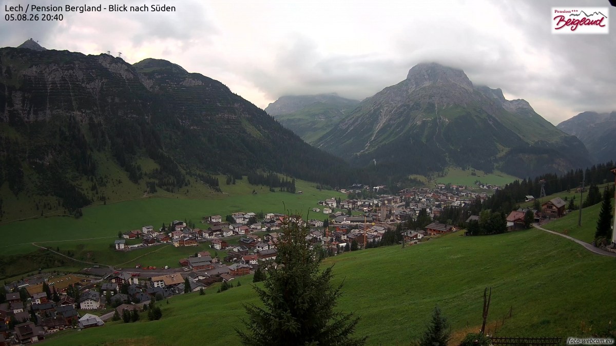 Archiv Foto Webcam Oberlech: Ausblick Pension Bergland