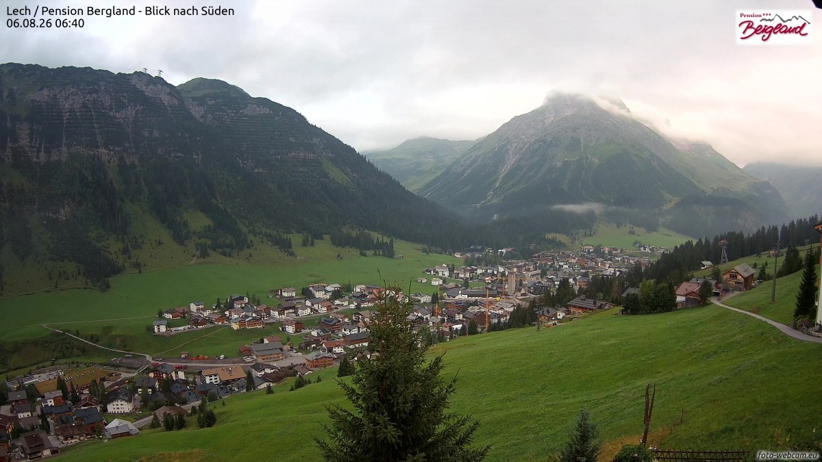 Archiv Foto Webcam Oberlech: Ausblick Pension Bergland