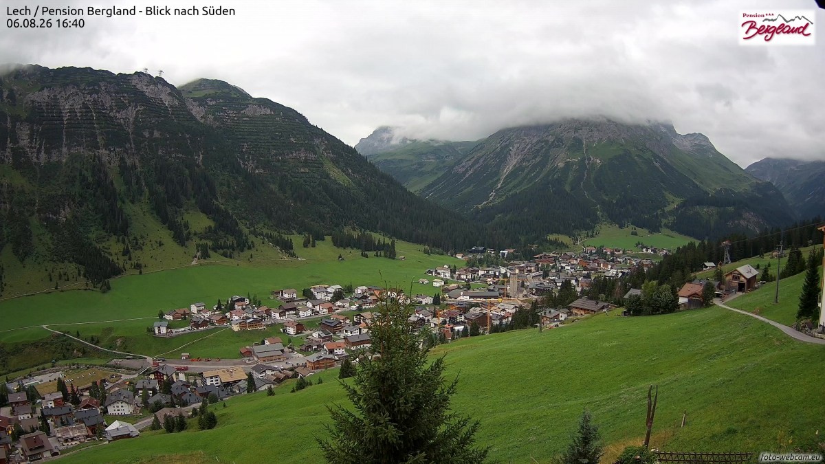 Archiv Foto Webcam Oberlech: Ausblick Pension Bergland