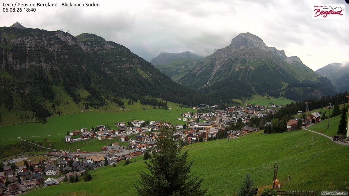 Archiv Foto Webcam Oberlech: Ausblick Pension Bergland