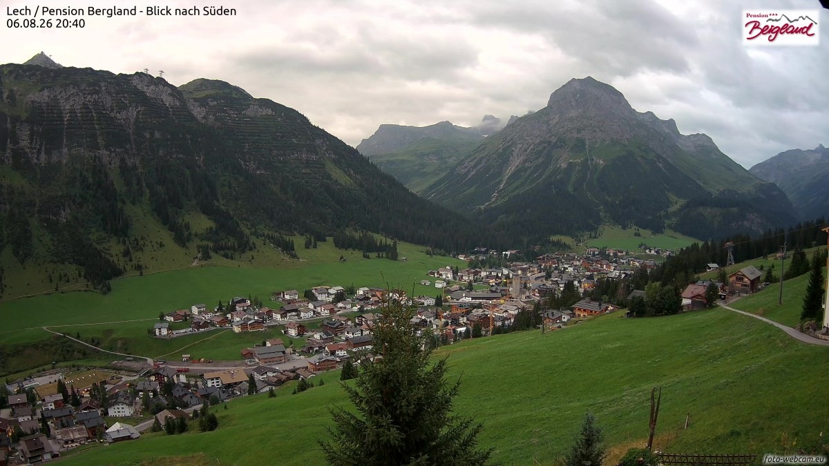 Archiv Foto Webcam Oberlech: Ausblick Pension Bergland