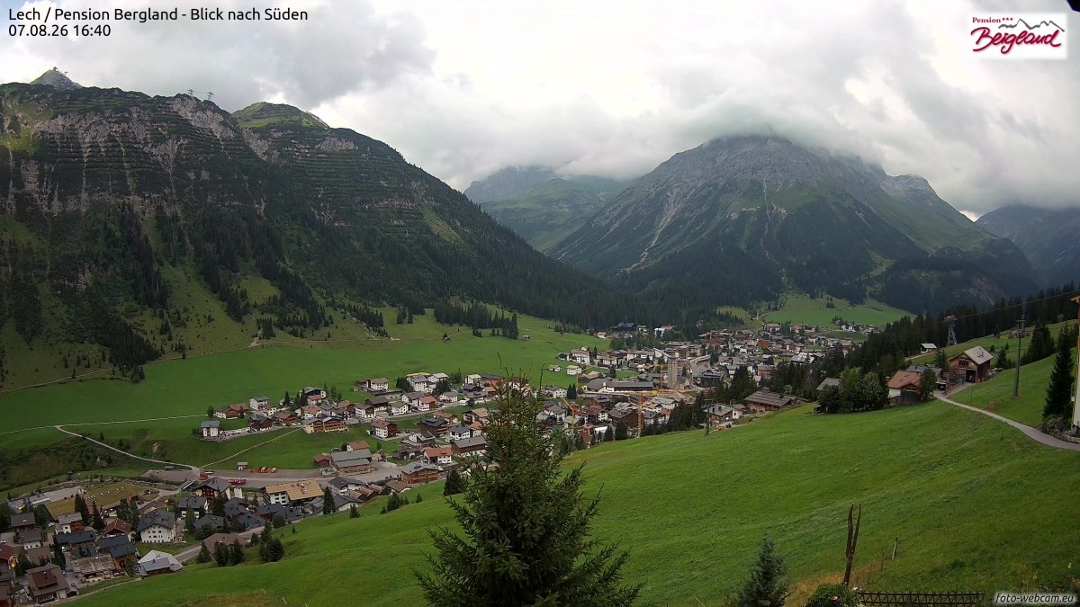 Archiv Foto Webcam Oberlech: Ausblick Pension Bergland