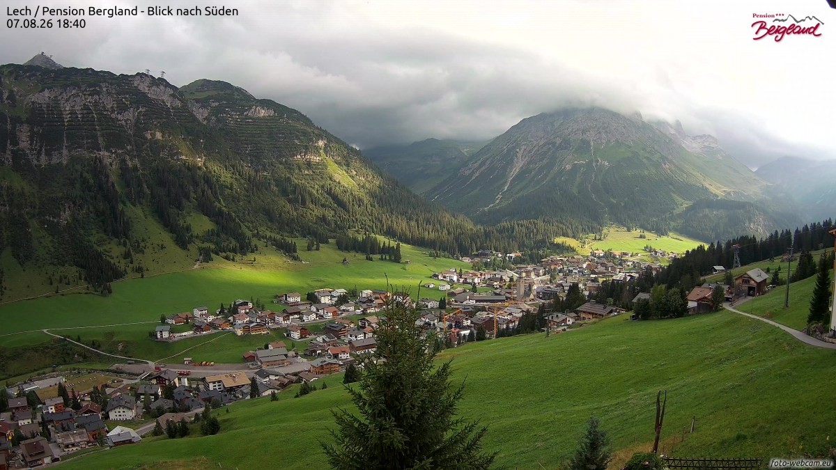 Archiv Foto Webcam Oberlech: Ausblick Pension Bergland