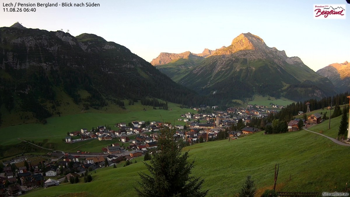 Archiv Foto Webcam Oberlech: Ausblick Pension Bergland