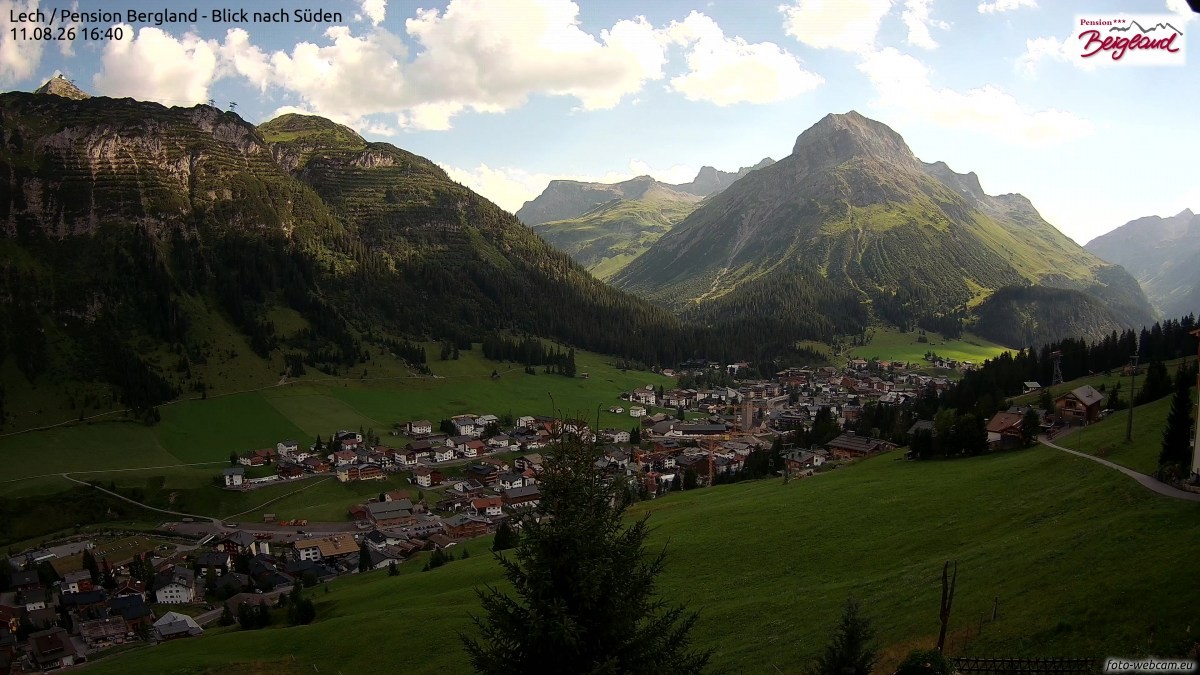 Archiv Foto Webcam Oberlech: Ausblick Pension Bergland