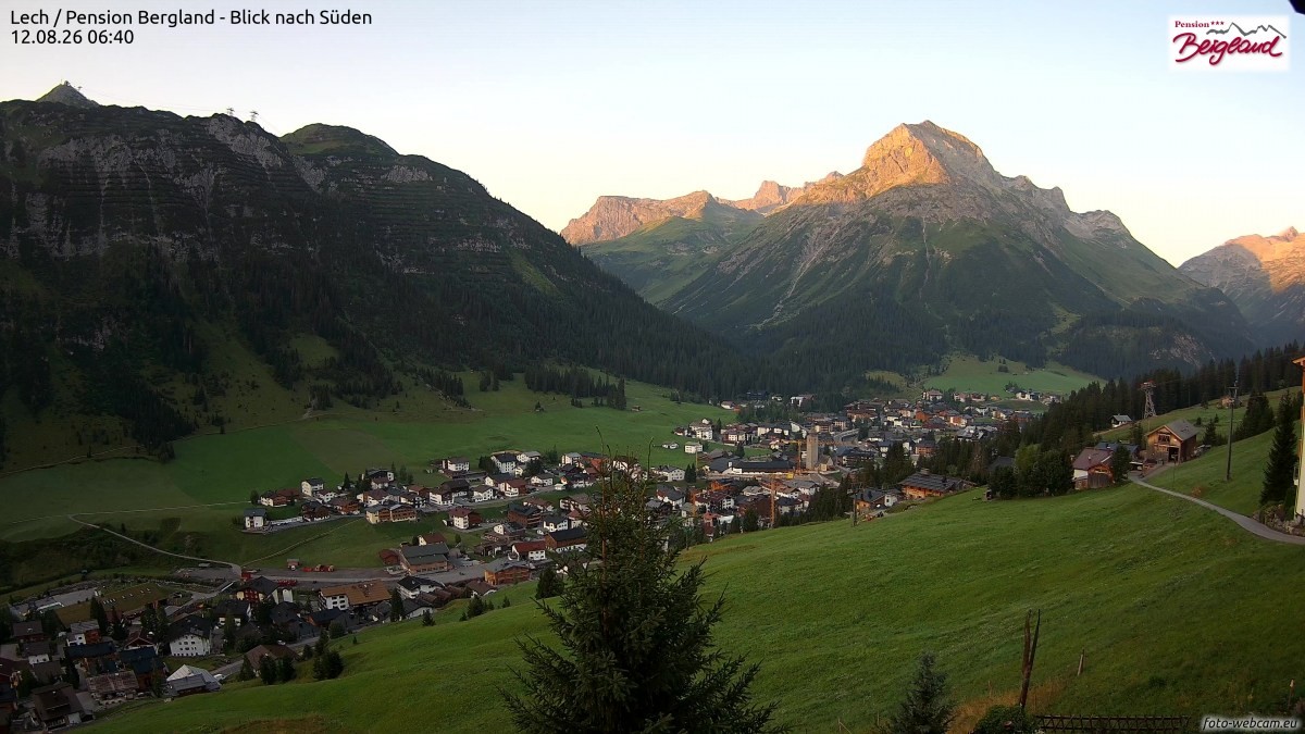 Archiv Foto Webcam Oberlech: Ausblick Pension Bergland