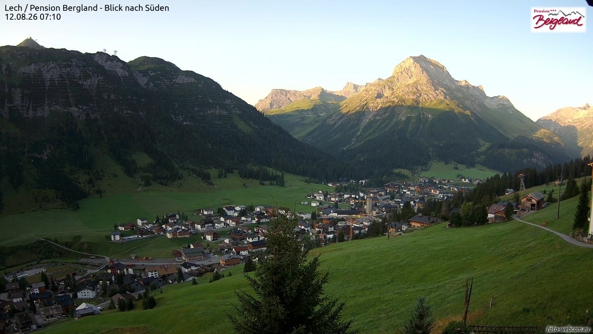 Archiv Foto Webcam Oberlech: Ausblick Pension Bergland