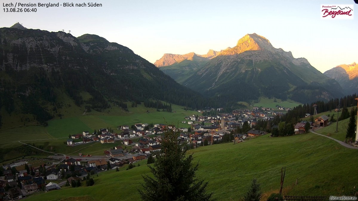 Archiv Foto Webcam Oberlech: Ausblick Pension Bergland