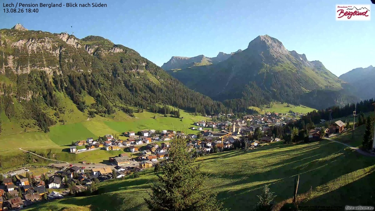 Archiv Foto Webcam Oberlech: Ausblick Pension Bergland