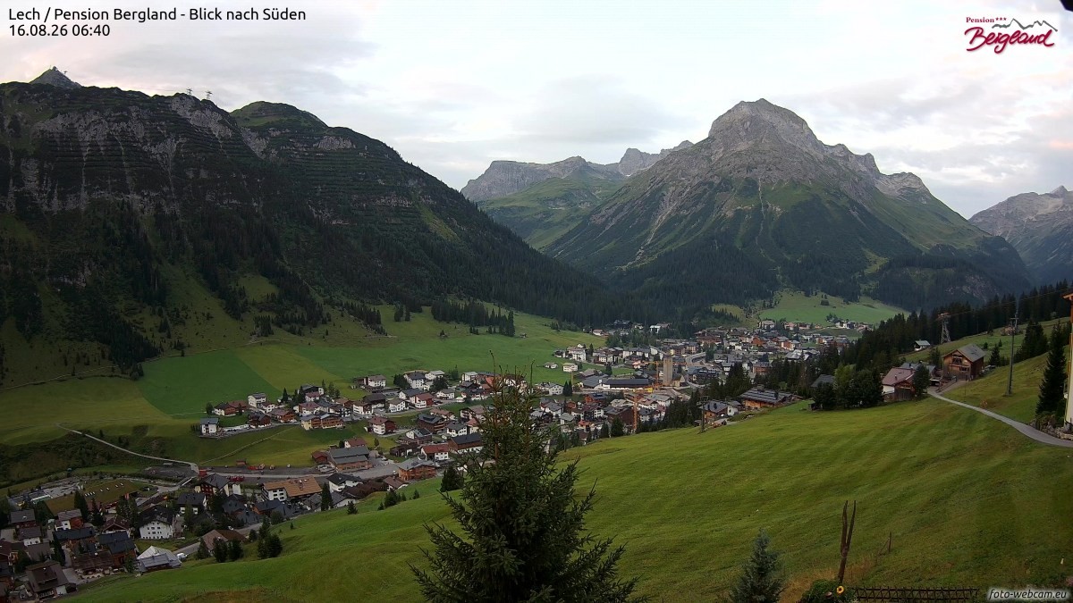 Archiv Foto Webcam Oberlech: Ausblick Pension Bergland