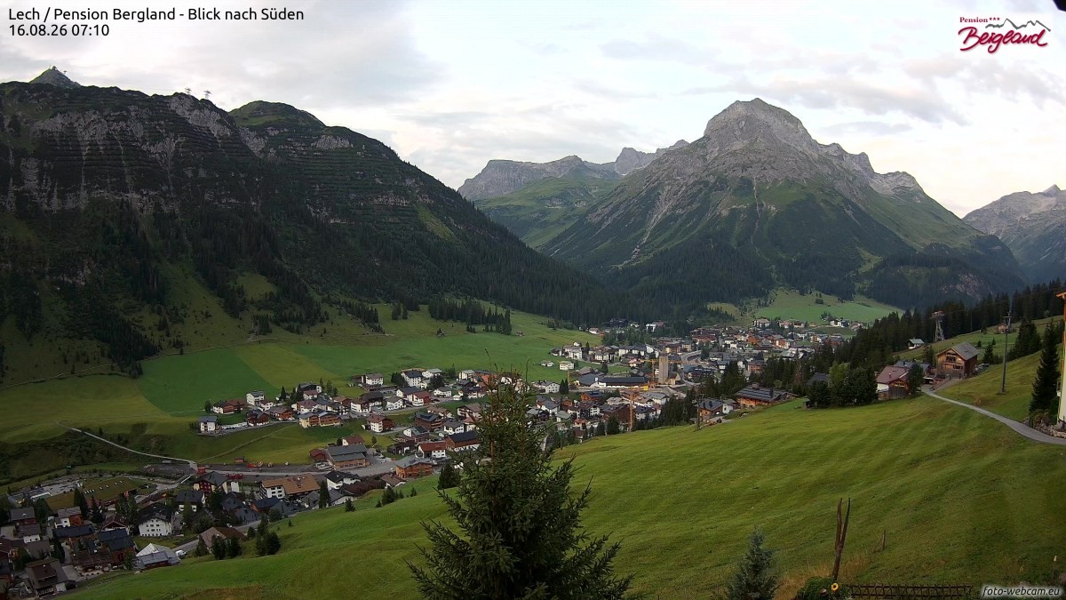 Archiv Foto Webcam Oberlech: Ausblick Pension Bergland