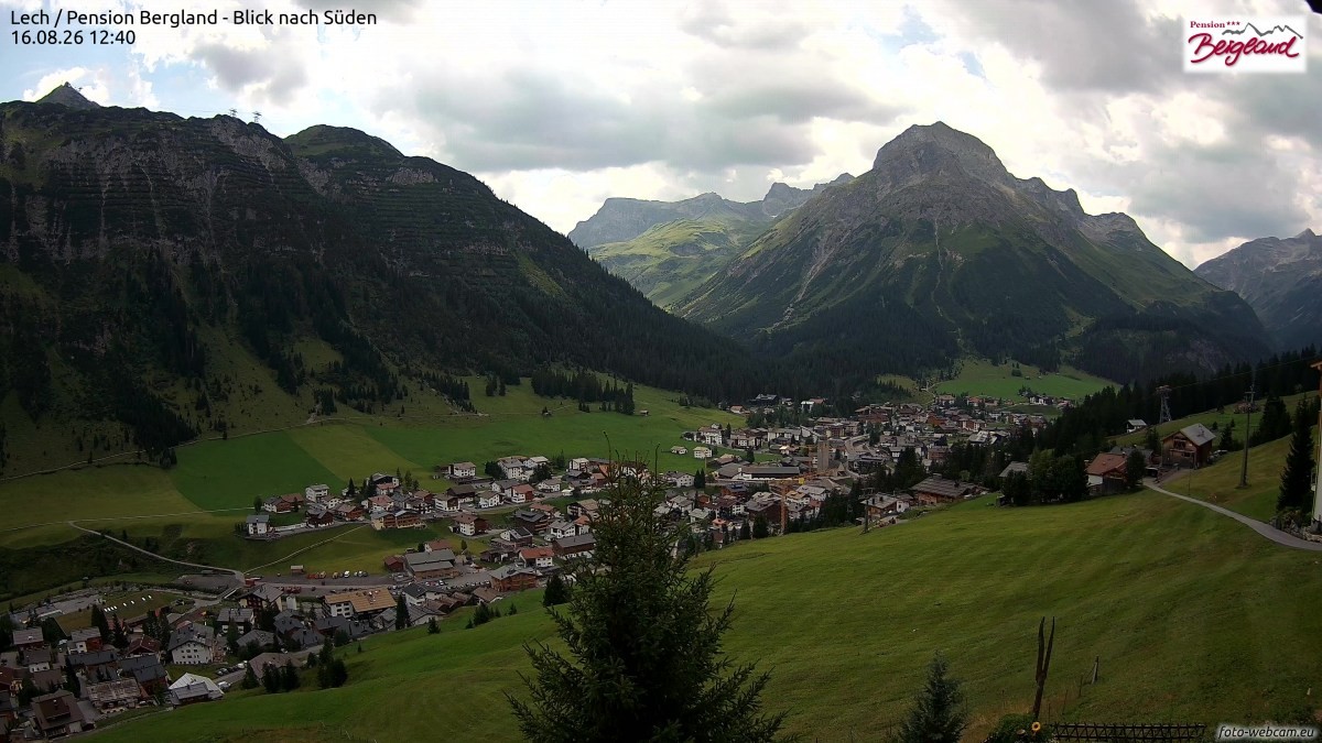 Archiv Foto Webcam Oberlech: Ausblick Pension Bergland