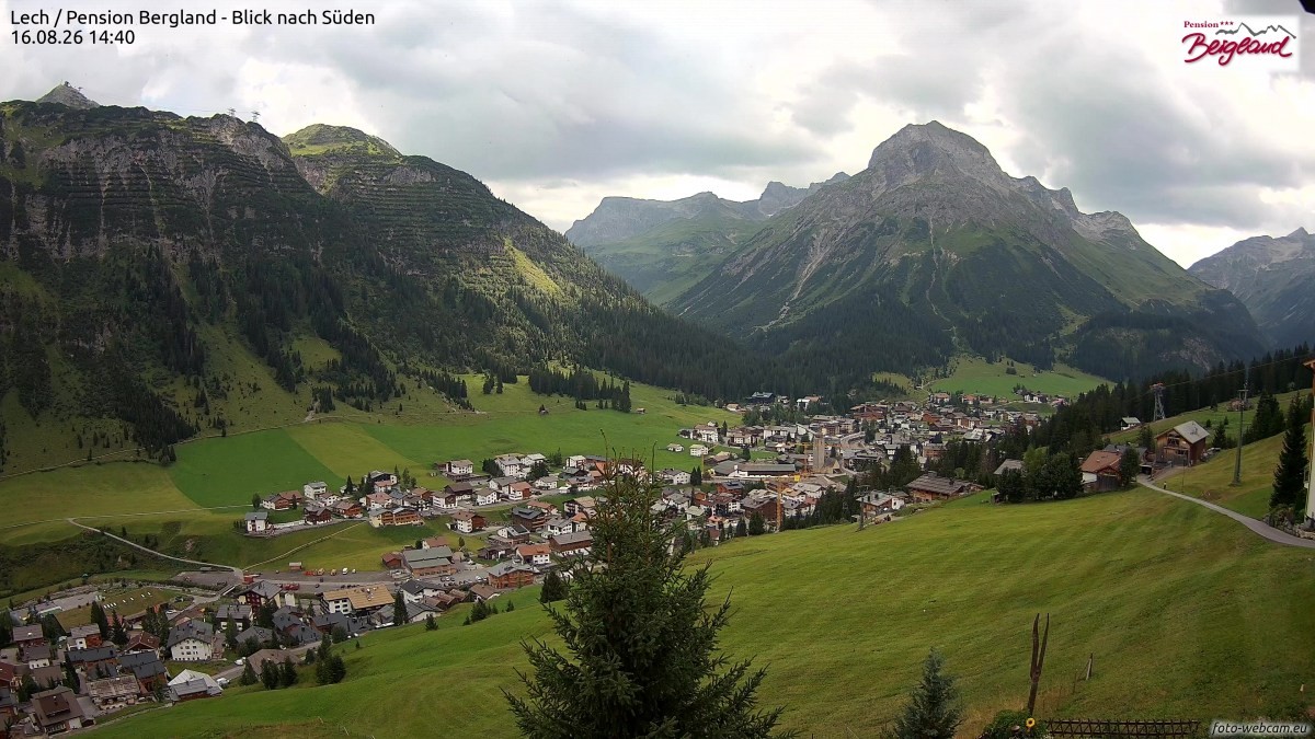 Archiv Foto Webcam Oberlech: Ausblick Pension Bergland