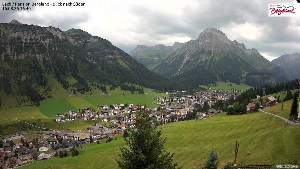 Archiv Foto Webcam Oberlech: Ausblick Pension Bergland